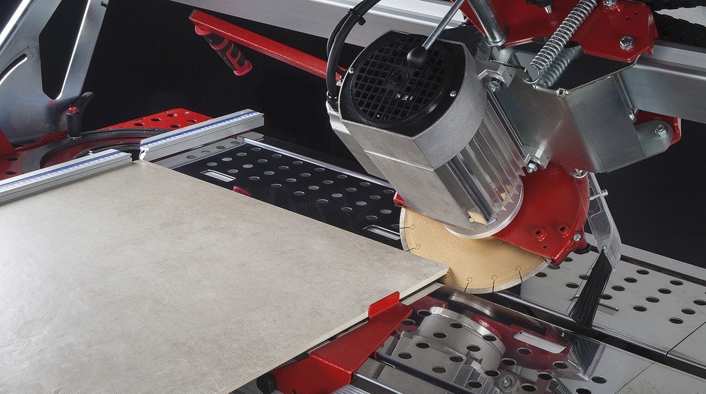 Řezání vodní pilou za mokra